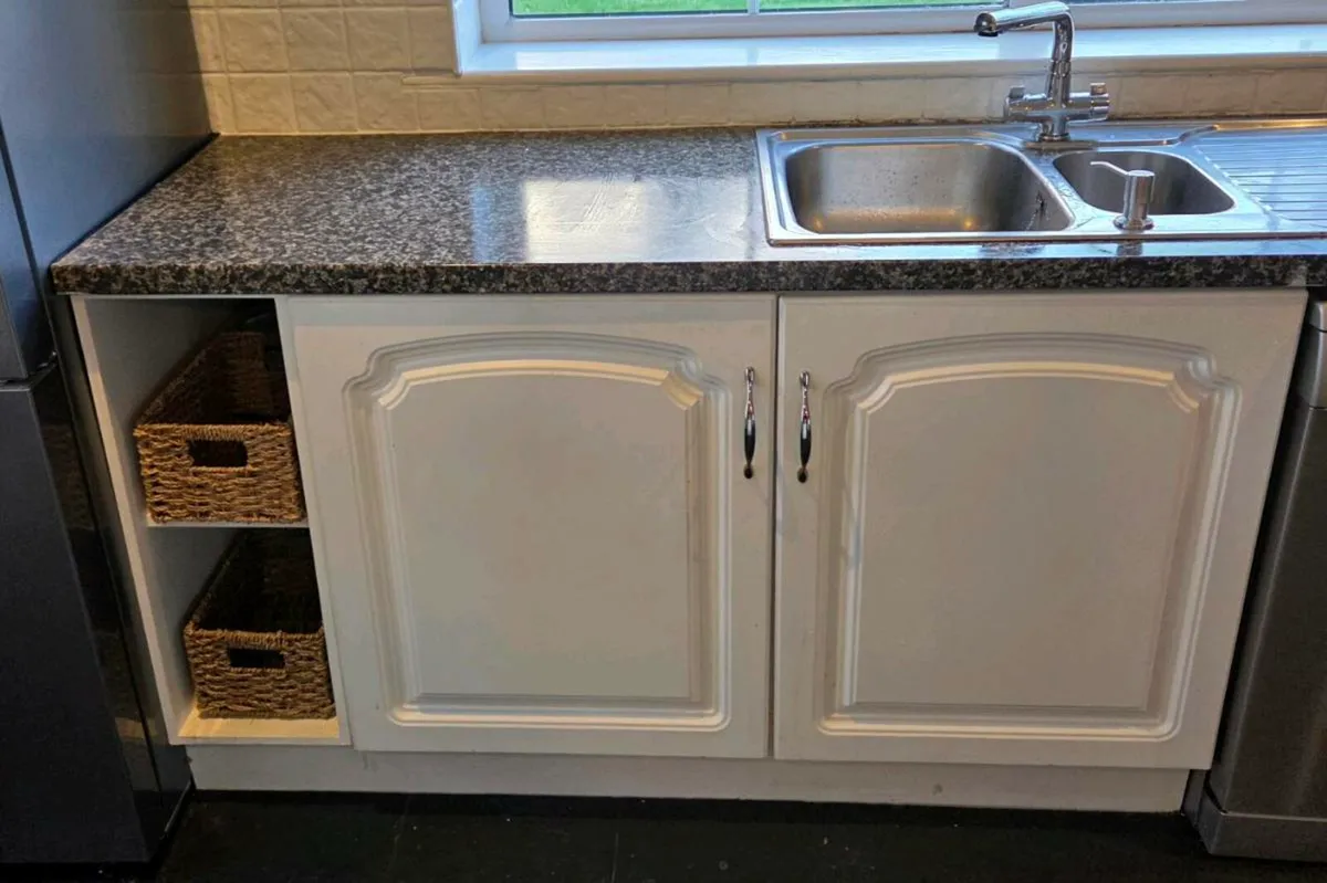 Kitchen Units and Island - Image 2