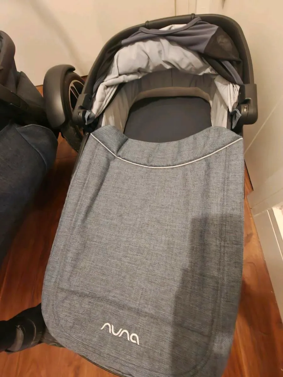Nuna Demi Grow Pram - Image 2