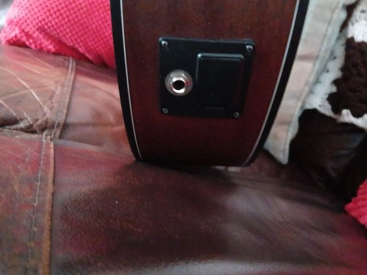 Walden N550E Classical Guitar - Image 4