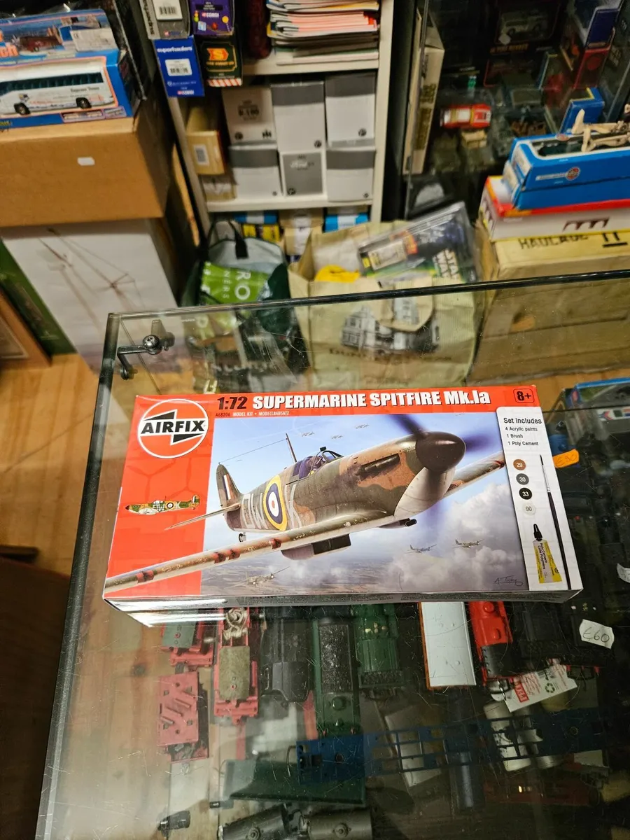 Airfix Spitfire Model Kit - Image 2