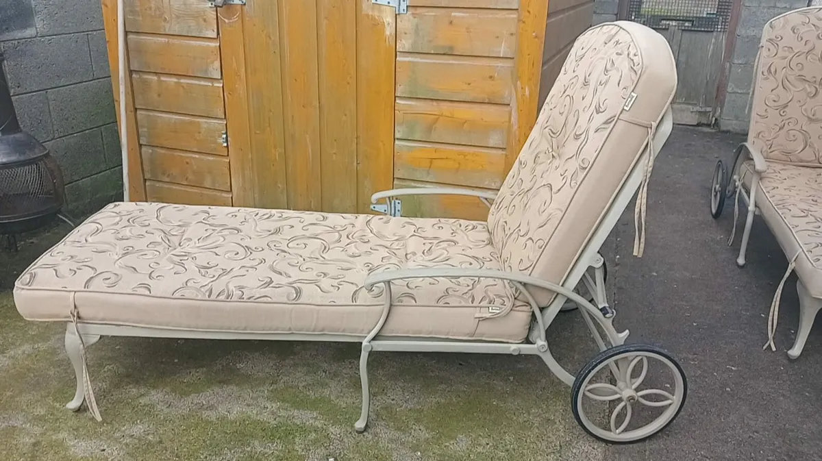 Garden loungers - Image 1