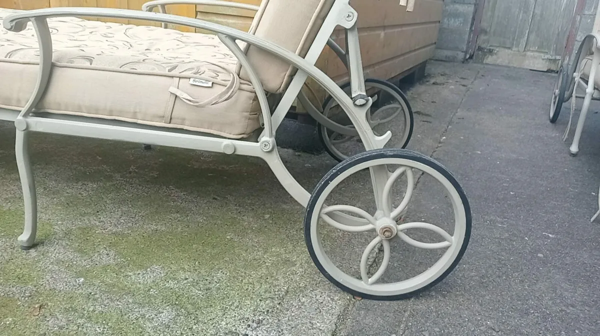 Garden loungers - Image 2