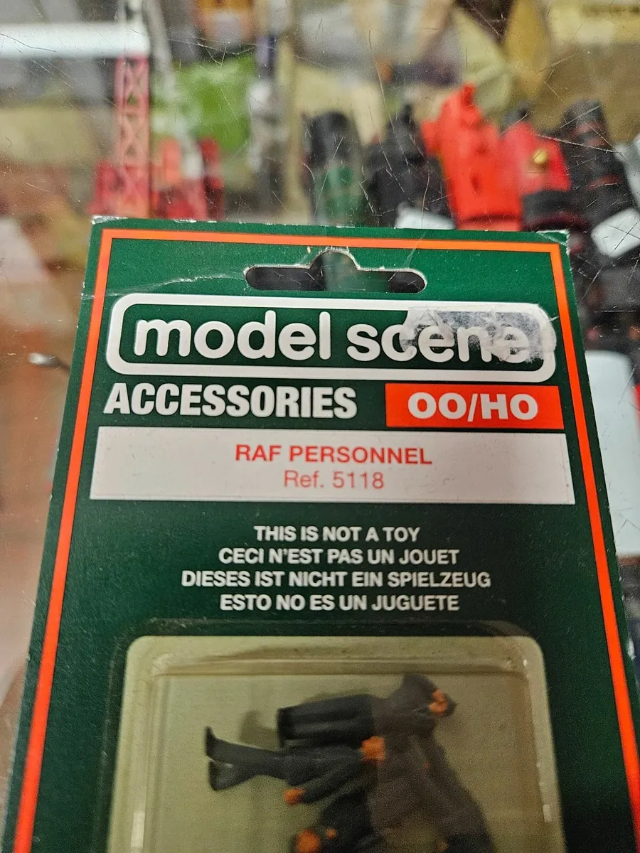 Hornby OO Gauge RAF Personel - Image 2