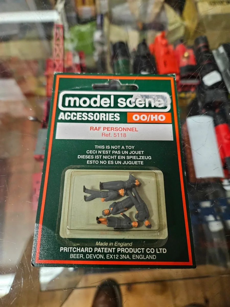 Hornby OO Gauge RAF Personel - Image 1