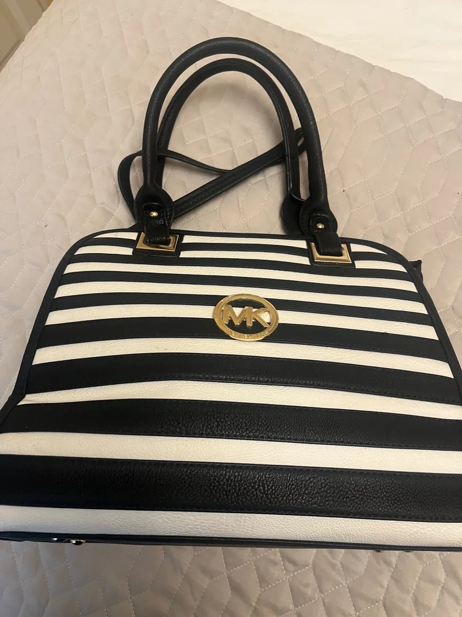 Navy stripped large Bag - Image 1
