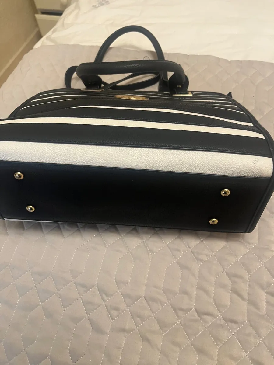 Navy stripped large Bag - Image 2