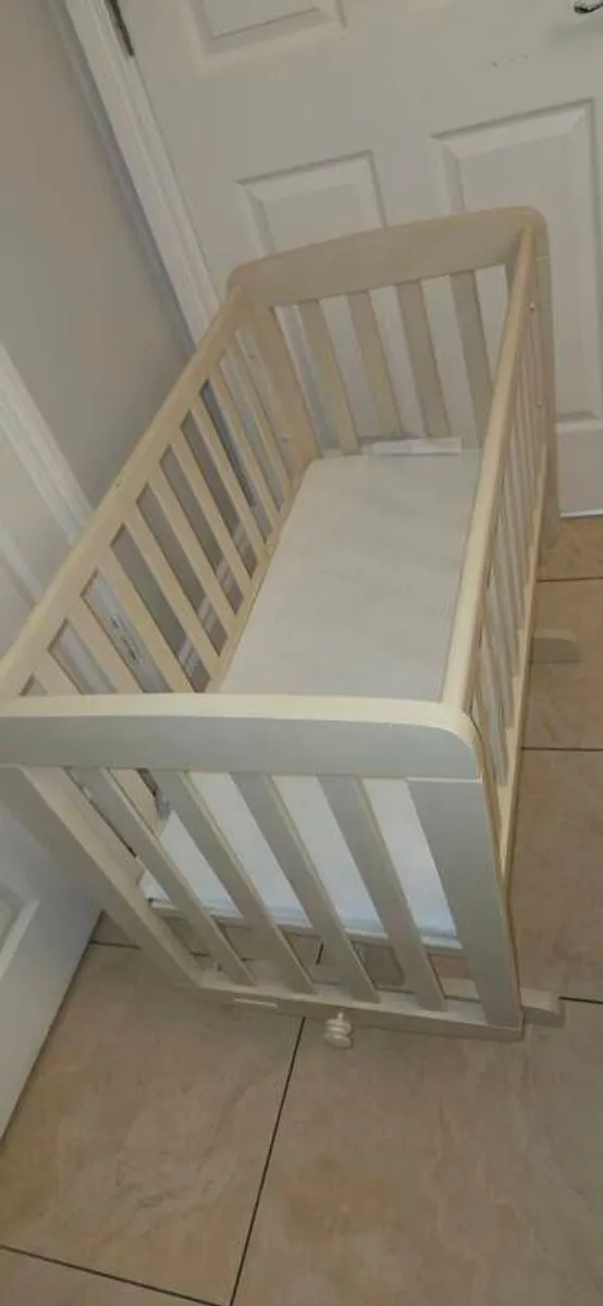 Crib, Beside me crib, Mam Steriliser, Walker, Play mat, Baby carrier, Bath seat - Image 3