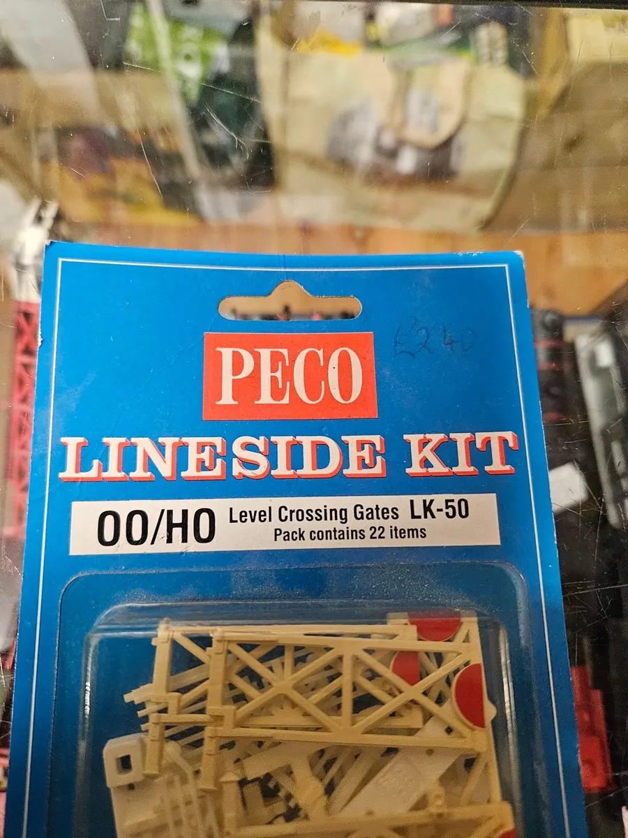 Hornby Peco OO Gauge Level Crossing Gates - Image 2