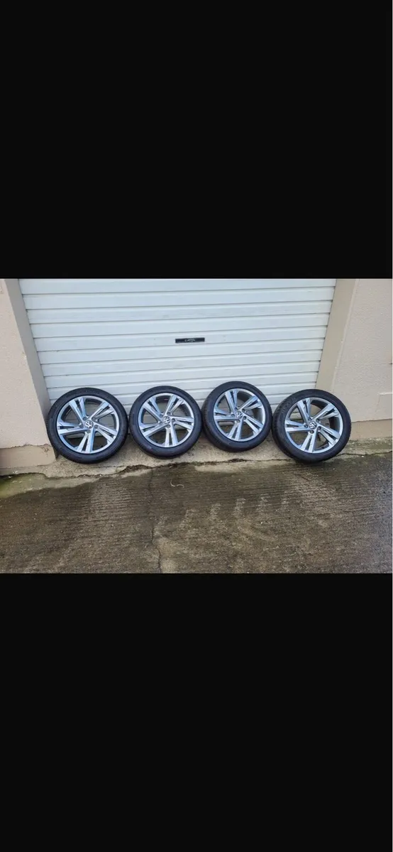 17 inch Volkswagen alloys - Image 1