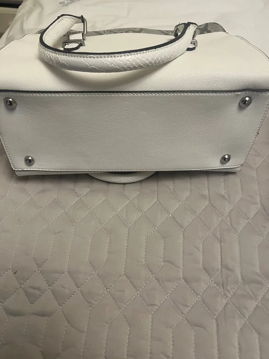 Lovely off white bag - Image 2