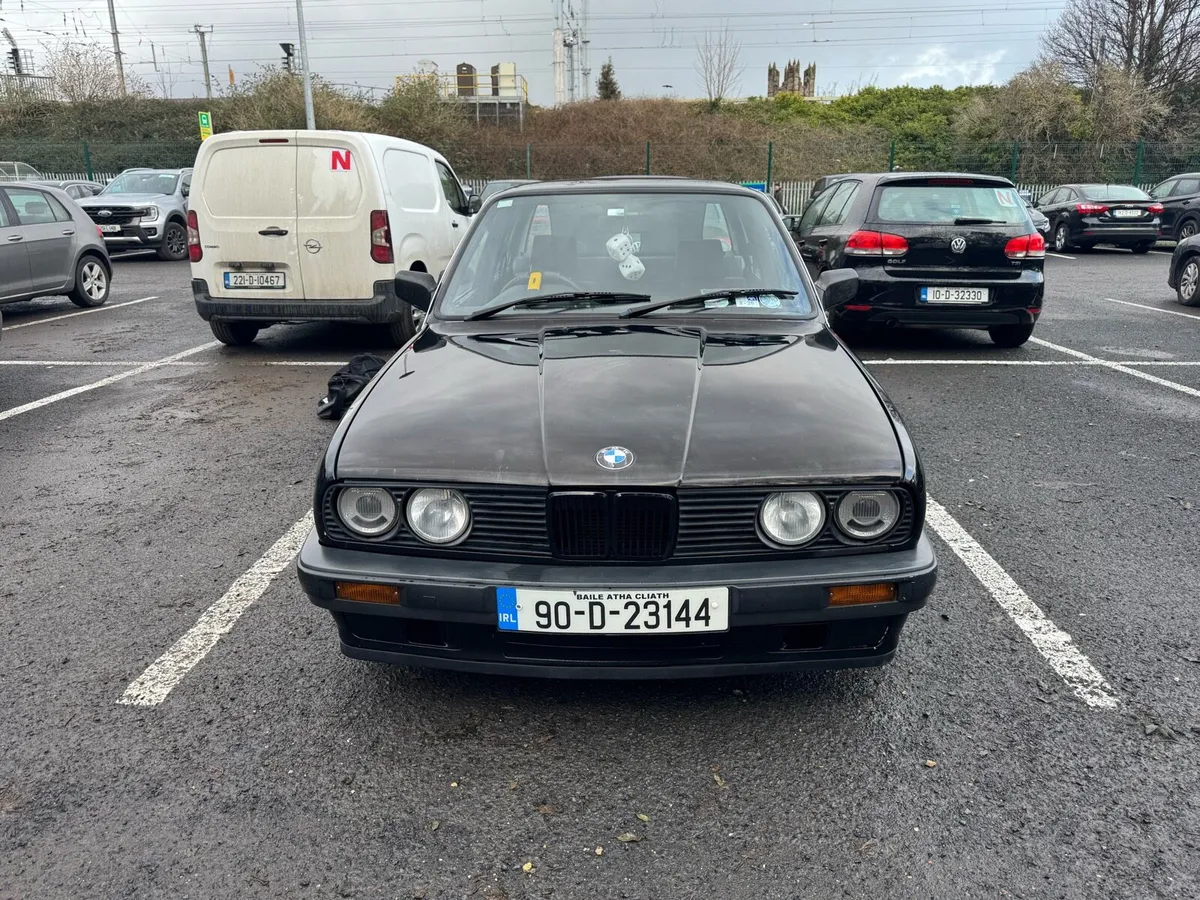 BMW e30 320i - Image 1