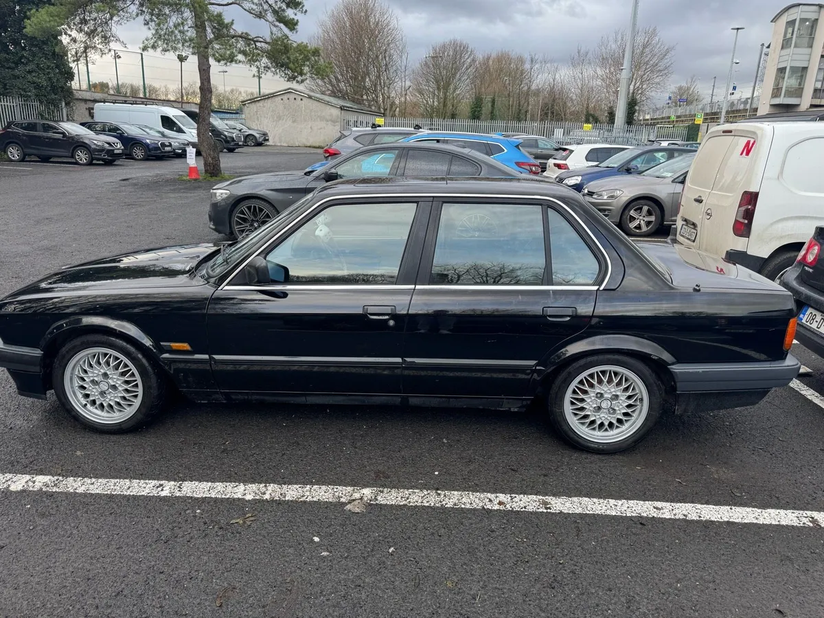 BMW e30 320i - Image 2