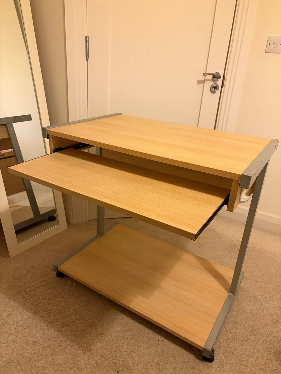 Computer workstation - Image 3