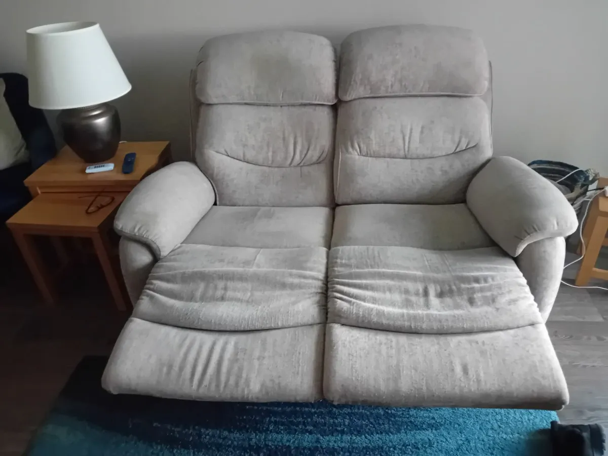 double electric recliner - Image 1