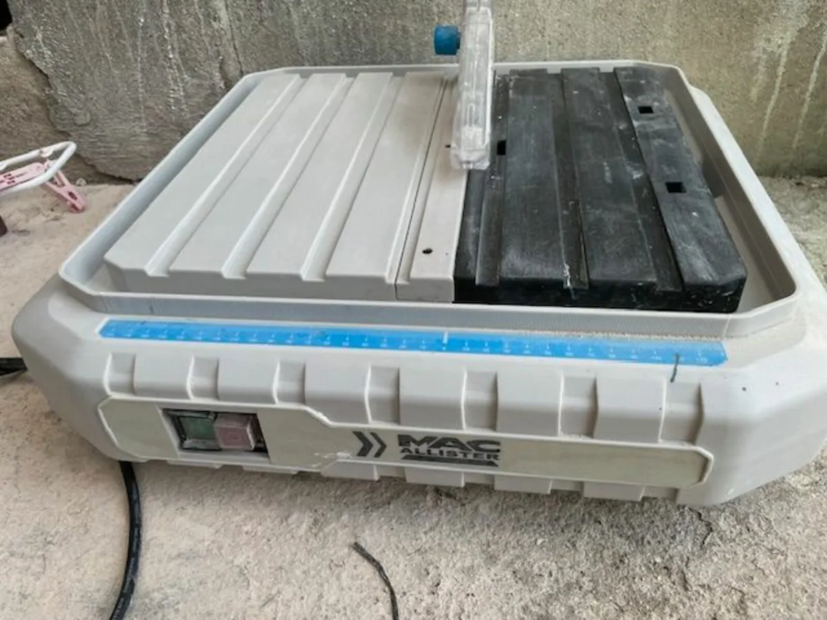 Tile Cutter + Rubi 8mm Trowel - Image 1