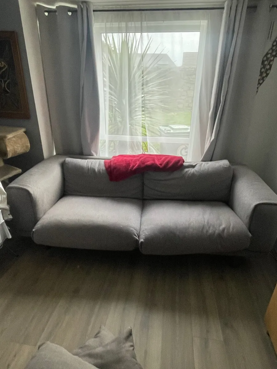 Couch - Image 4