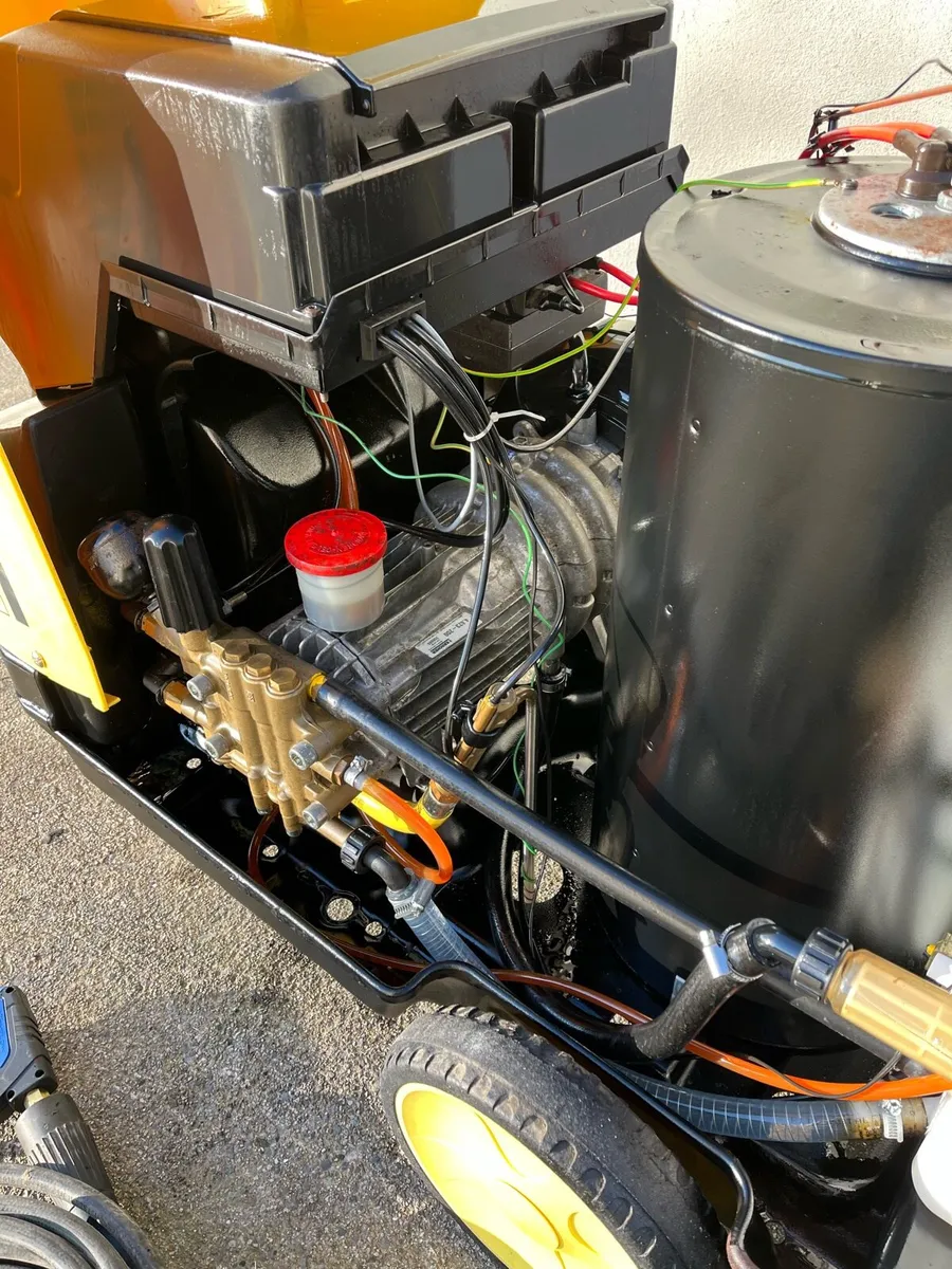 Karcher hot and cold powerwasher - Image 3