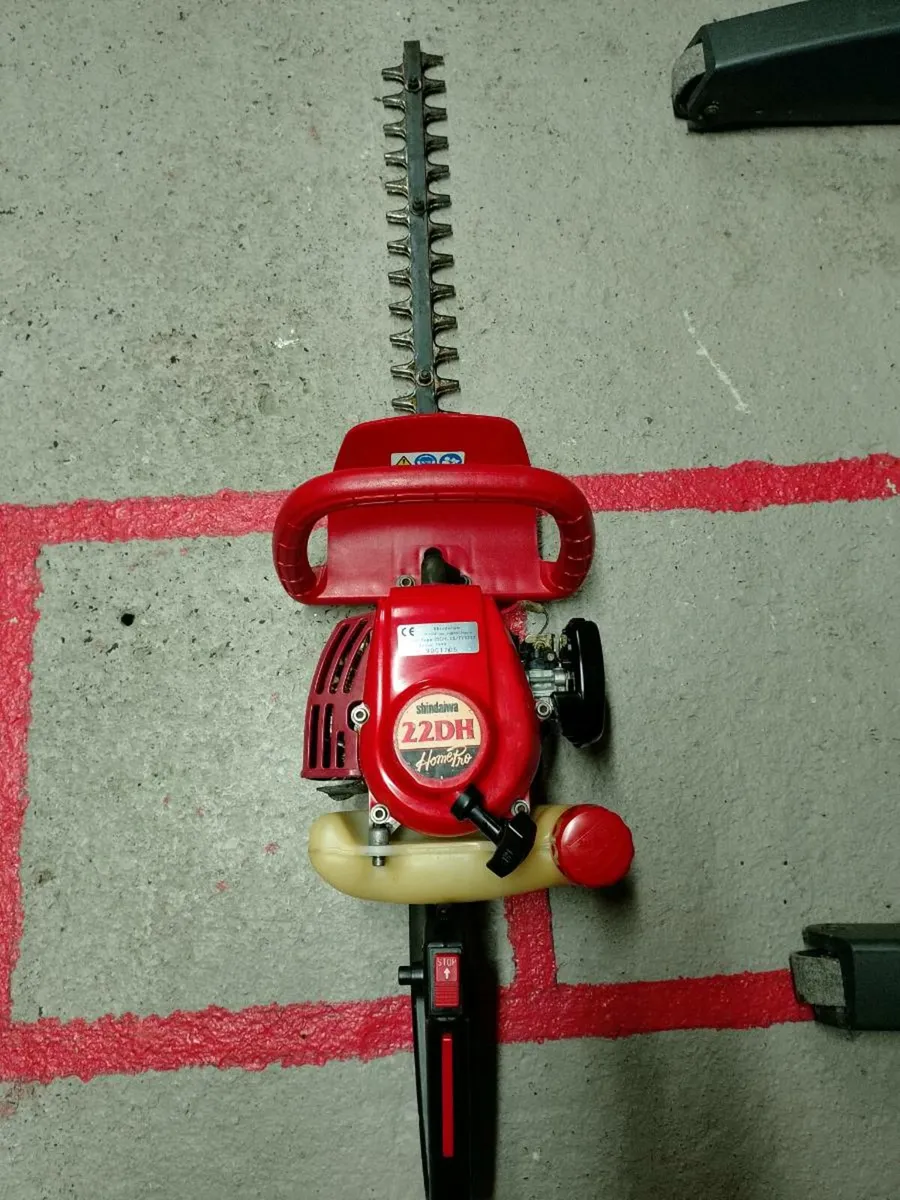 Hedge cutters - Image 1