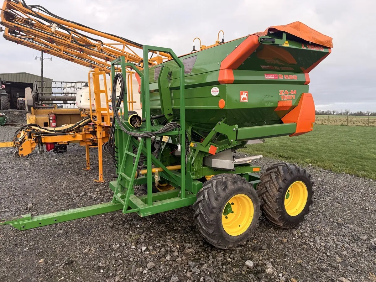 Fertiliser Spreader plus boggy - Image 3