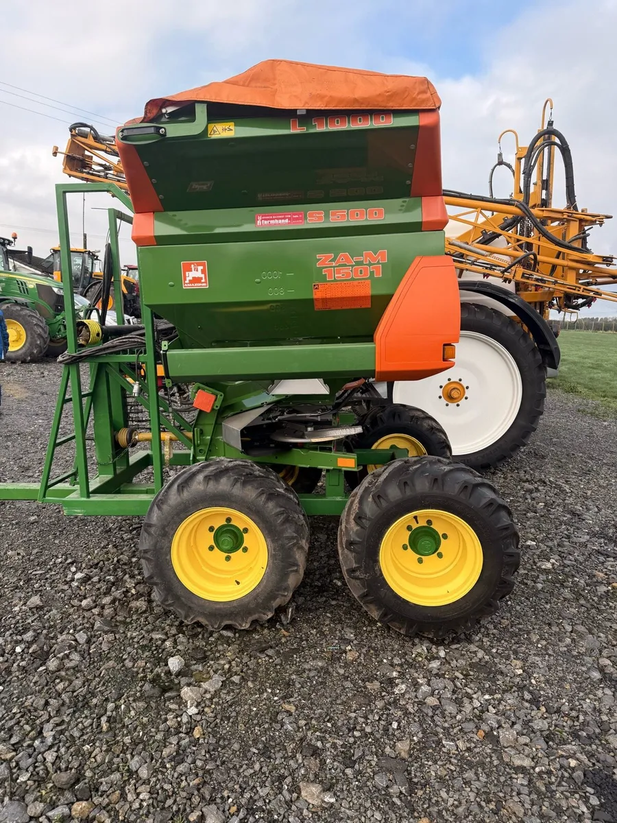 Fertiliser Spreader plus boggy - Image 2