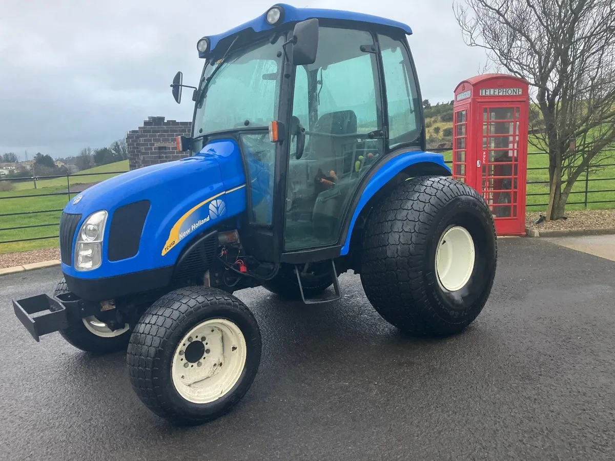 New Holland 4WD Tractor - Image 1