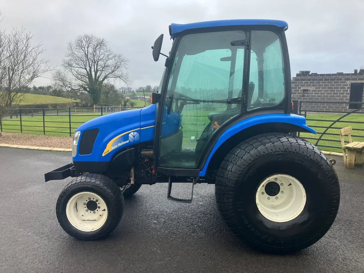 New Holland 4WD Tractor - Image 2