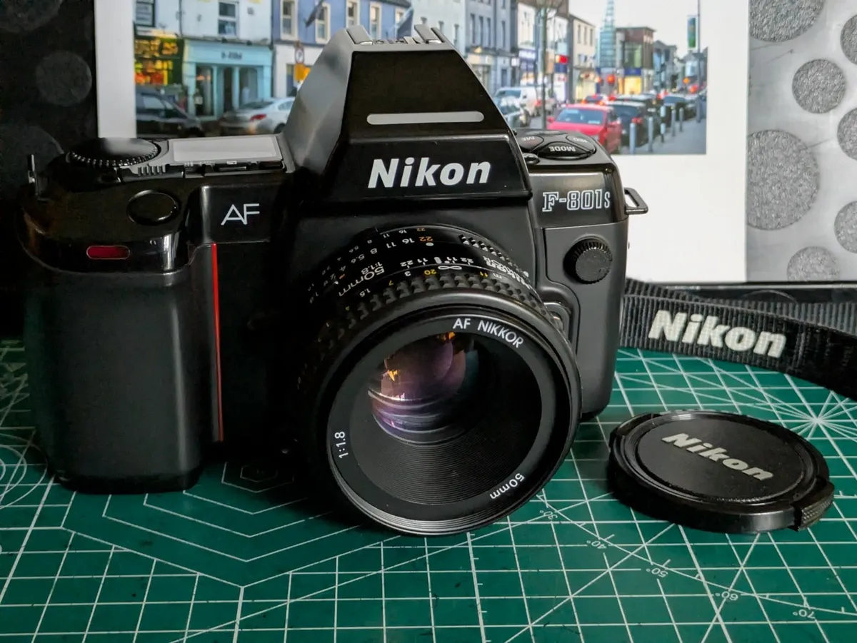 Nikon F801S - Image 1