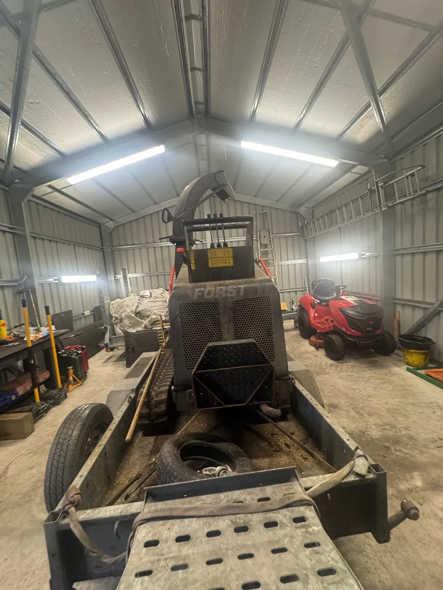 TR8 wood chipper - Image 1