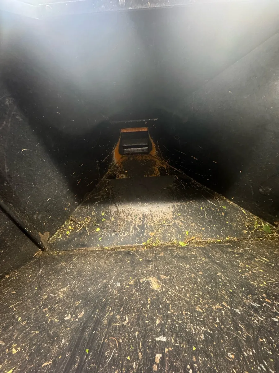 TR8 wood chipper - Image 4