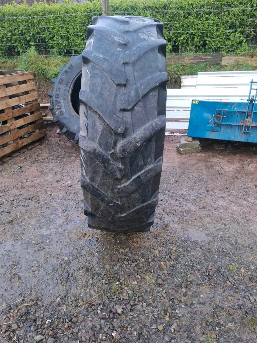 Sound tractor tyres - Image 1