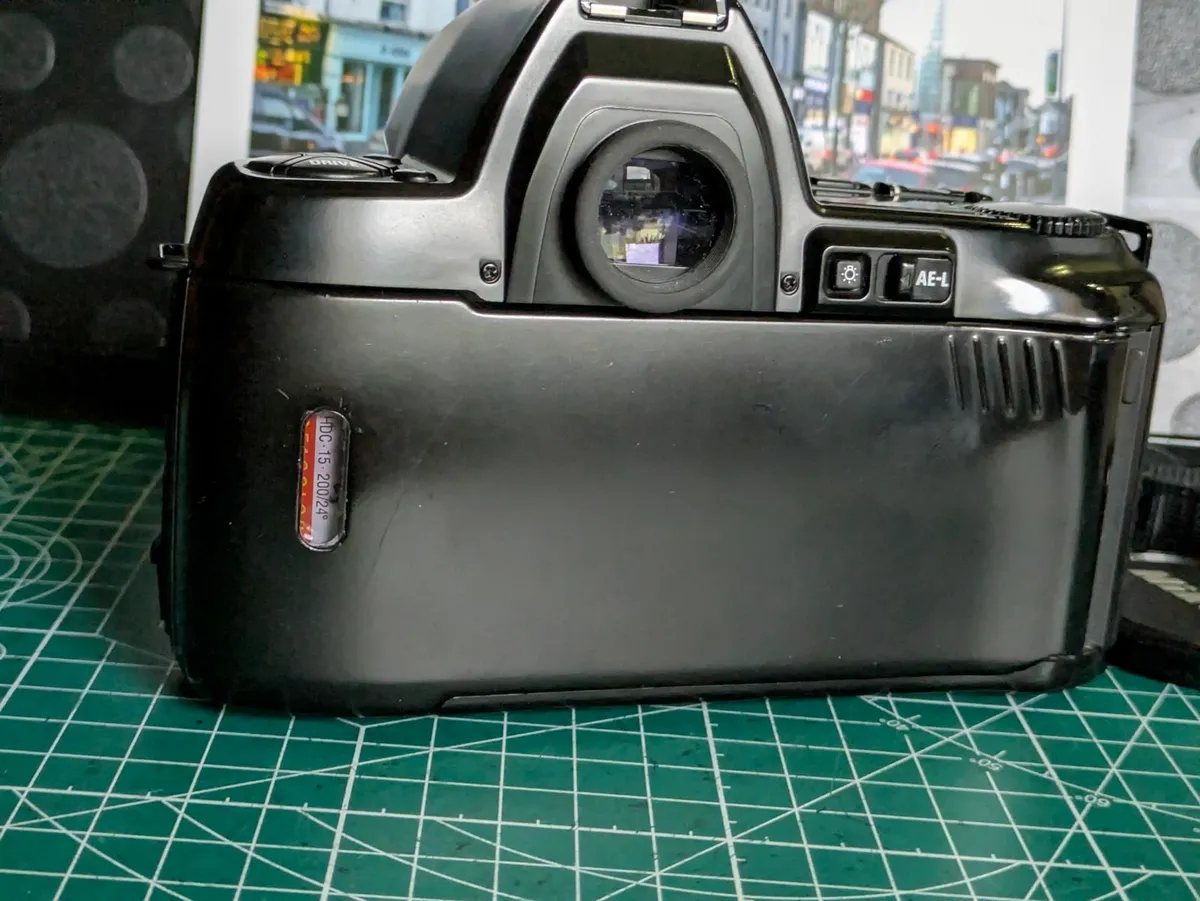 Nikon F801S - Image 4