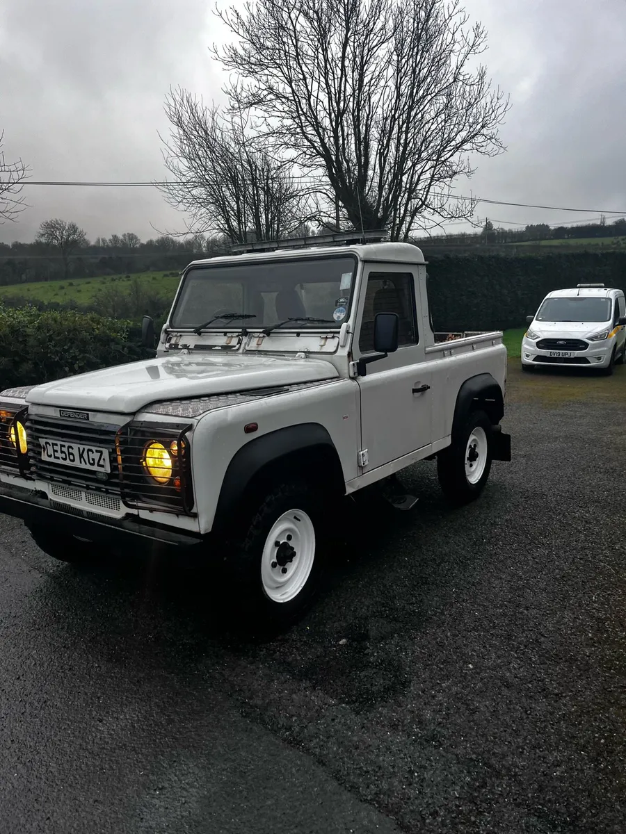 2006 Land Rover defender pickup - Image 4