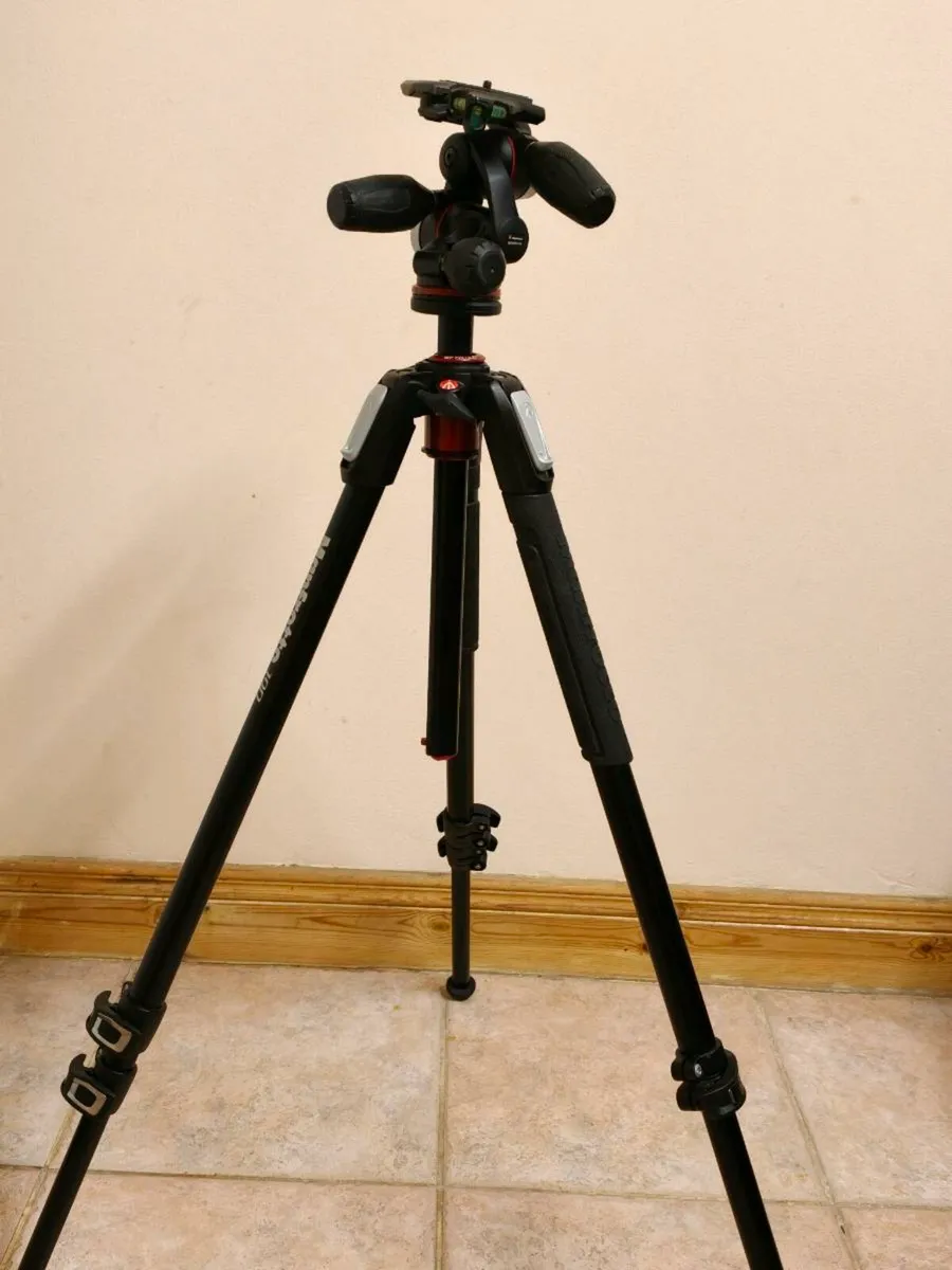 Professional Manfrotto Tripod Kit (190XPRO3 + MHXP - Image 1