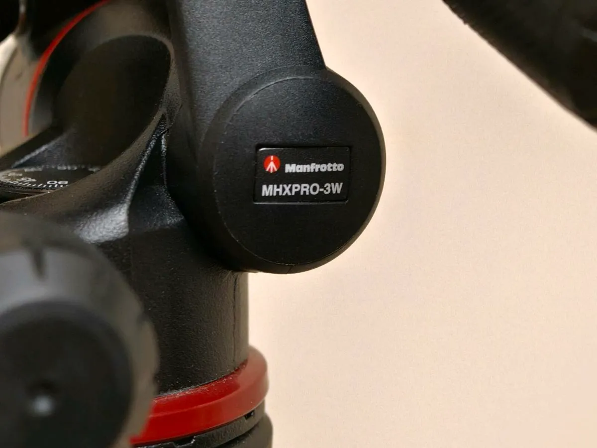 Professional Manfrotto Tripod Kit (190XPRO3 + MHXP - Image 2