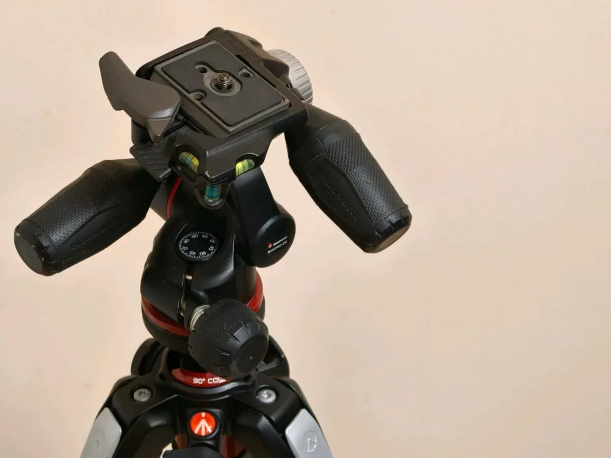 Professional Manfrotto Tripod Kit (190XPRO3 + MHXP - Image 3