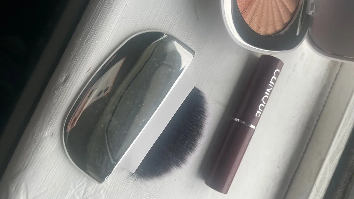 New make up - Image 2