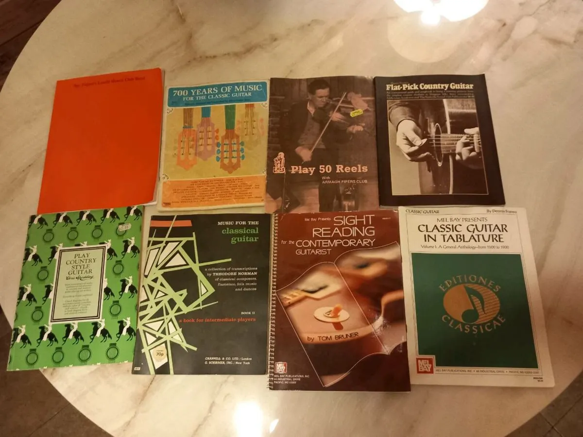 8 x music books, Beatles, guitar, post 6e D18 - Image 1