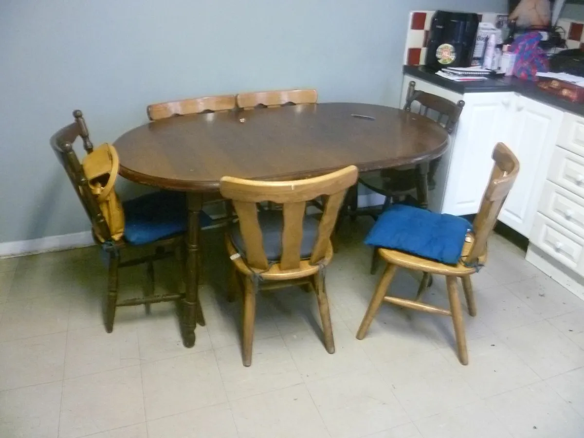 Kitchen table & 6 chairs (4 matching 2 not) - Image 1