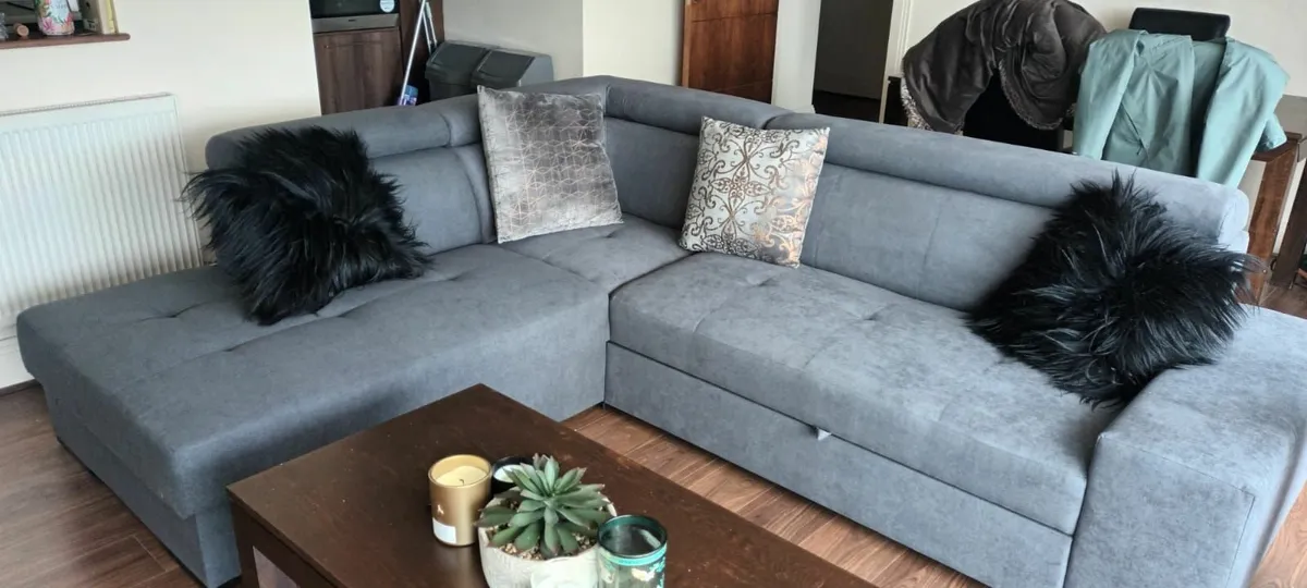 Corner couch/ bed - Image 1