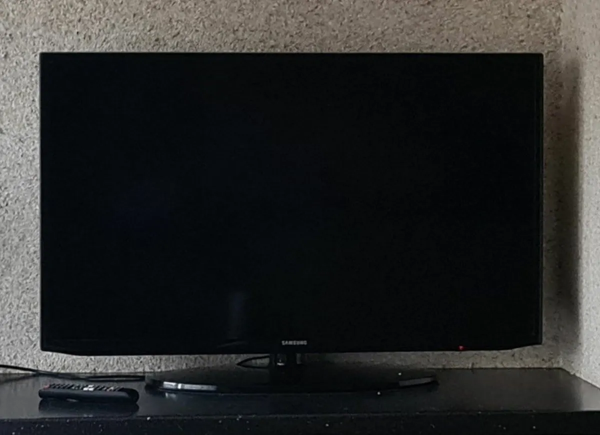 Samsung UE40EH5000K 40" Full HD LED TV NOT-SMART - Image 2