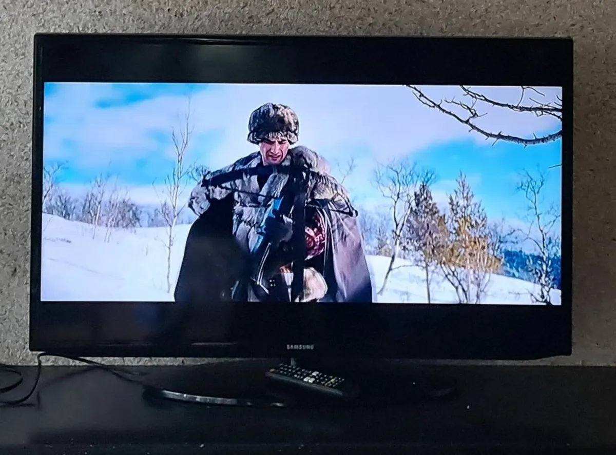 Samsung UE40EH5000K 40" Full HD LED TV NOT-SMART - Image 4