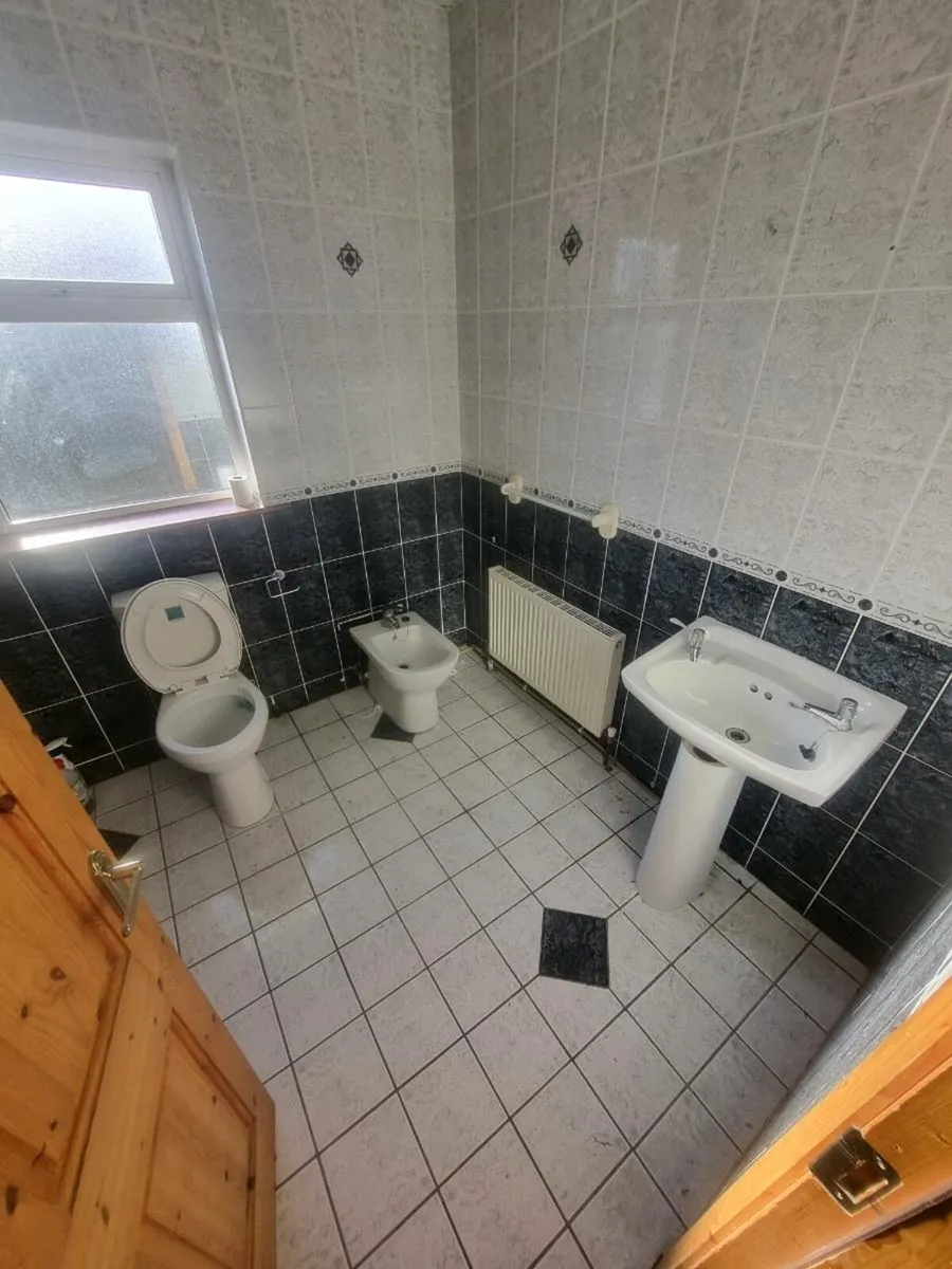 Bathroom accesories - Image 2