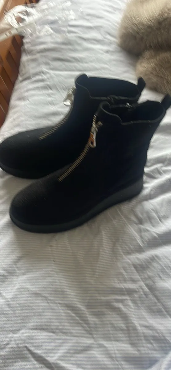 Shoes /boots - Image 2