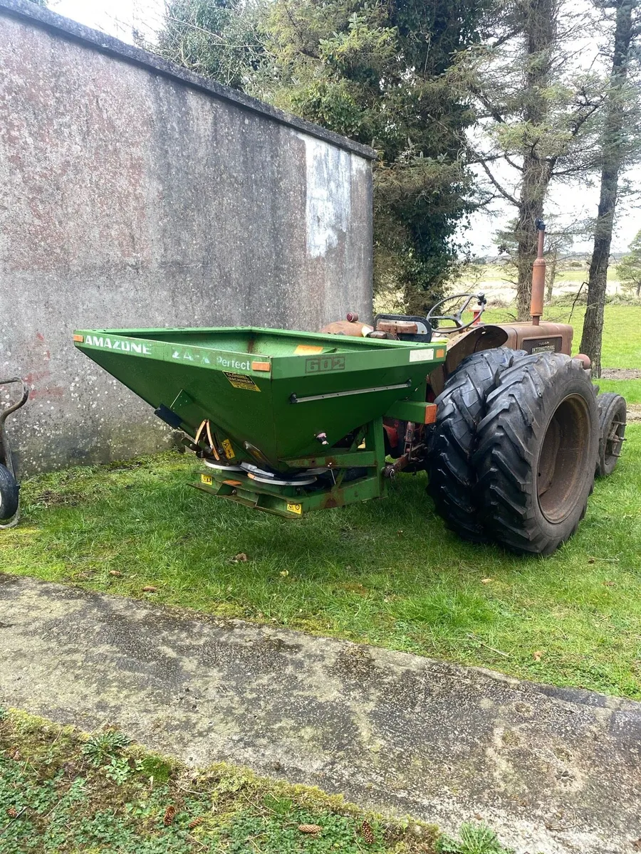 Fertalizer spreader - Image 1