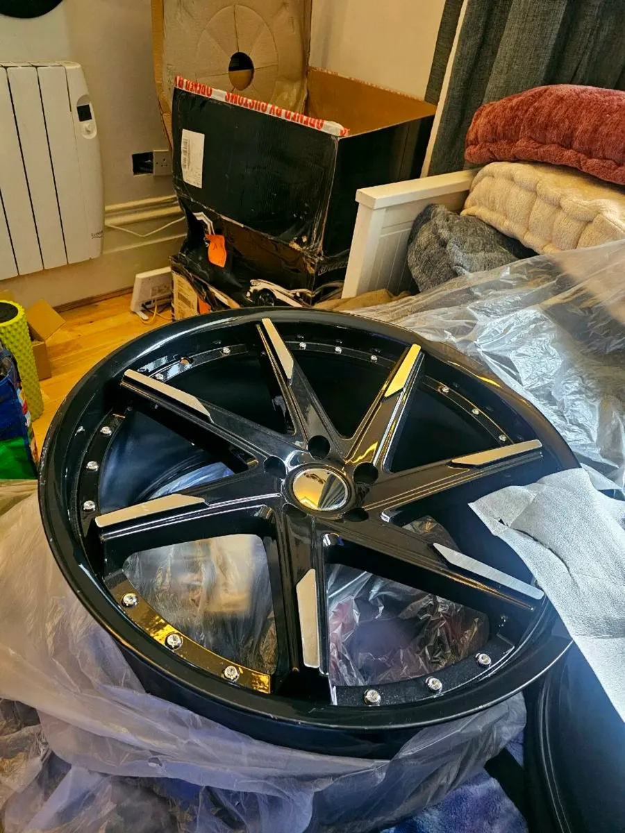22" 5x120 "Capri" Alloy wheels - Image 4