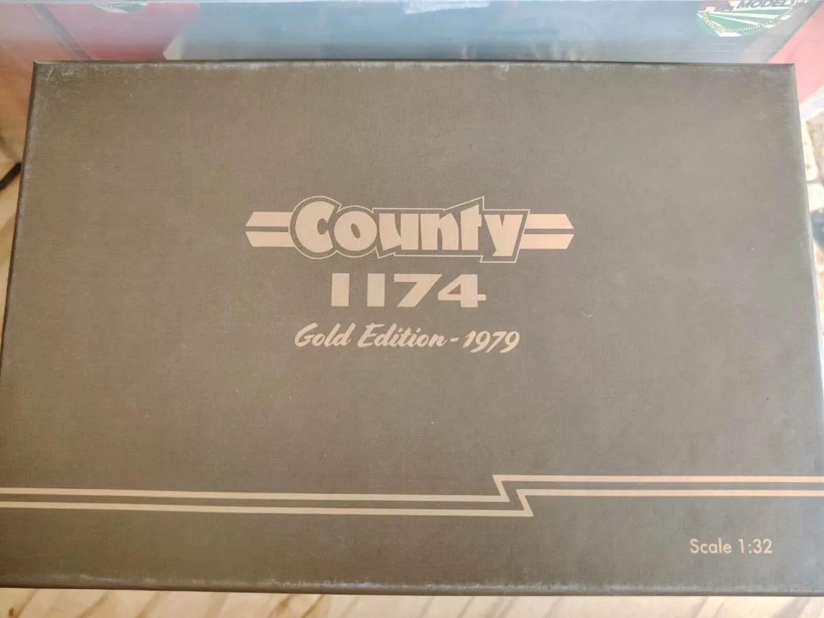 Universal Hobbies Tractor Collection – - Image 2