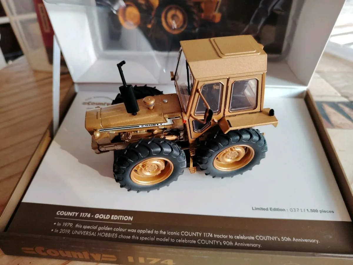 Universal Hobbies Tractor Collection – - Image 1