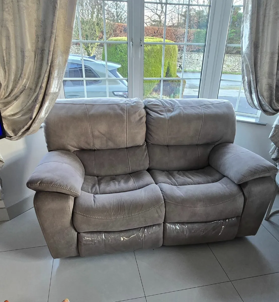 3 seater and 2 seater Recliner - Image 3