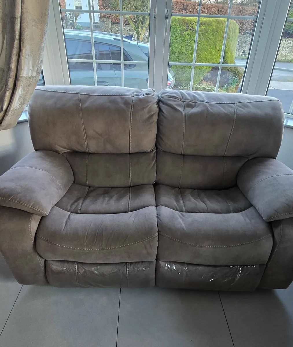 3 seater and 2 seater Recliner - Image 2
