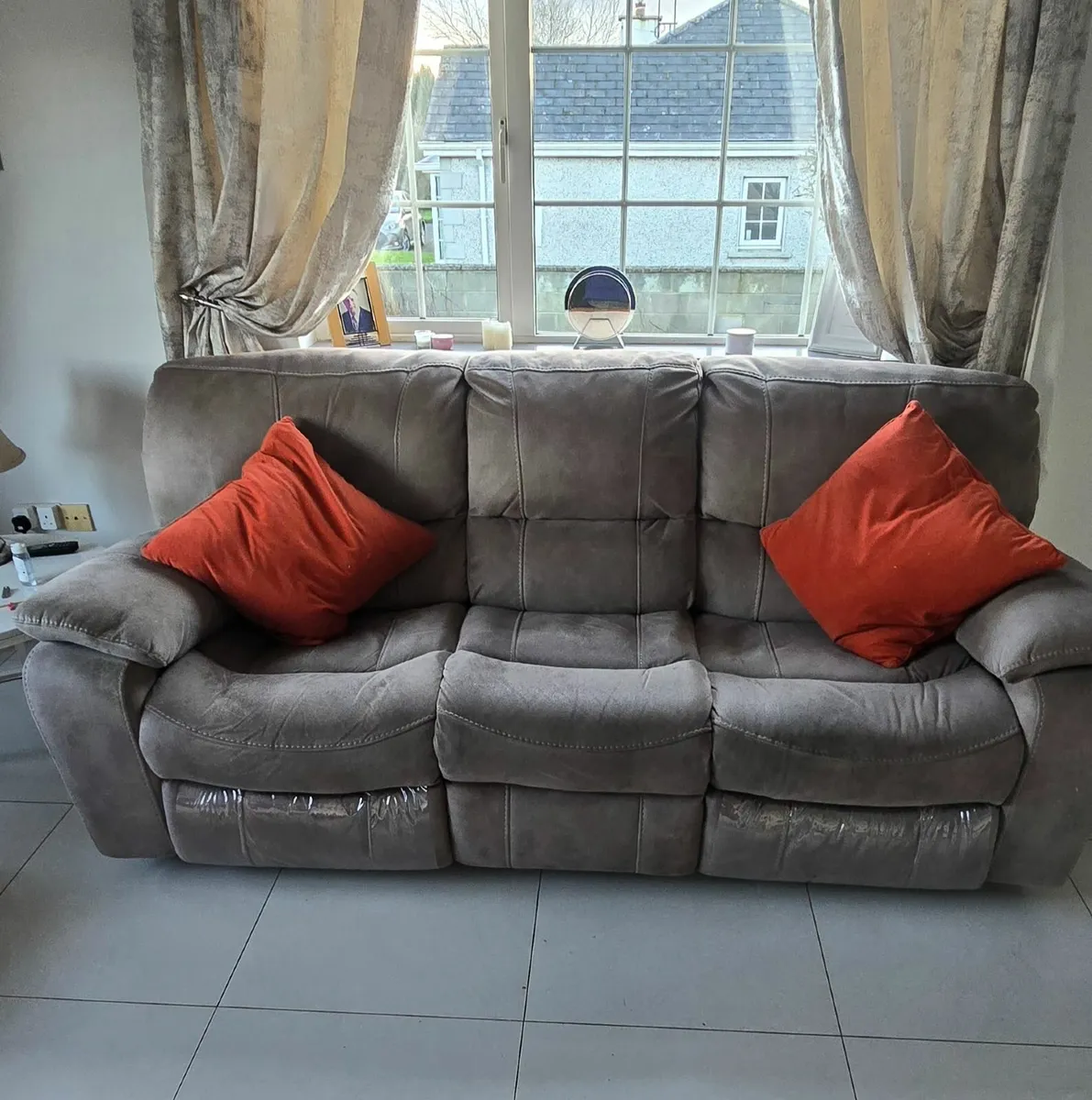 3 seater and 2 seater Recliner - Image 4